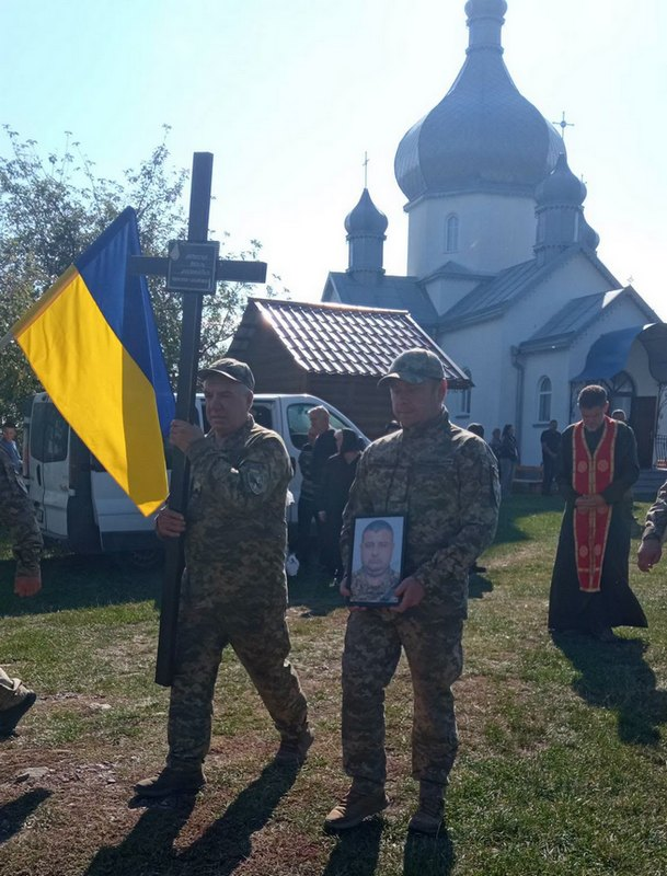 У П'ядицькій громаді попрощалися із померлим захисником Василем Мельничуком 6