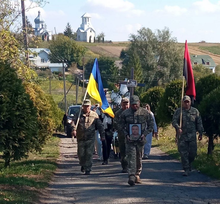 У П'ядицькій громаді попрощалися із померлим захисником Василем Мельничуком 7