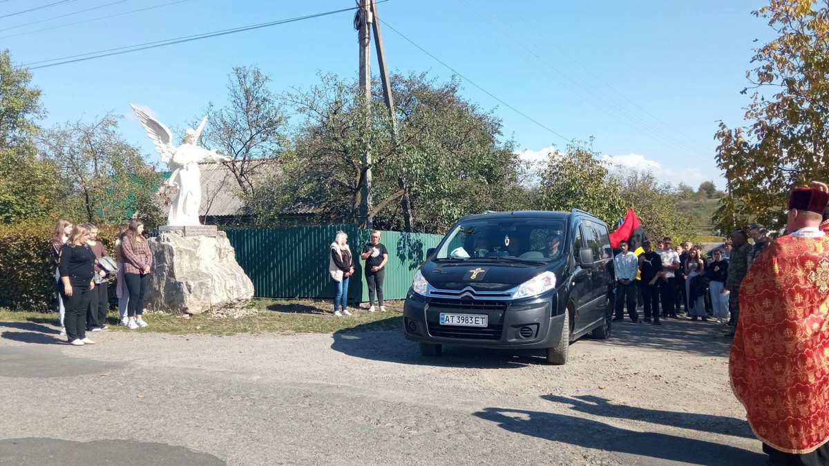 У П'ядицькій громаді попрощалися із померлим захисником Василем Мельничуком 8