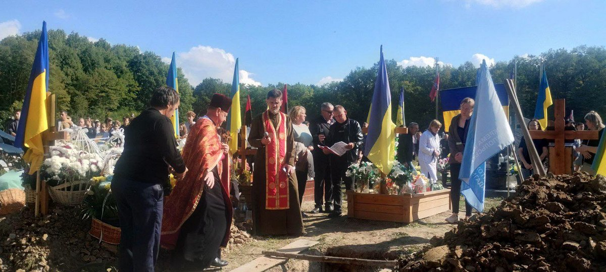 У П'ядицькій громаді попрощалися із померлим захисником Василем Мельничуком 10