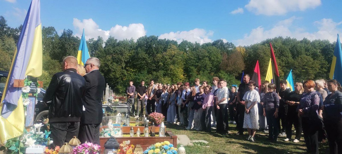 У П'ядицькій громаді попрощалися із померлим захисником Василем Мельничуком 11