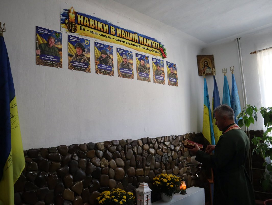 У Коломийському ліцеї №8 відкрили меморіальні дошки та Стіну пам’яті на честь полеглих Героїв 7