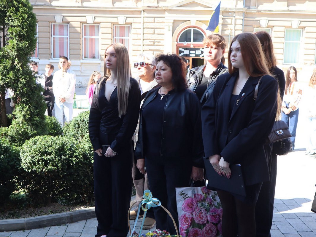 У Коломийському ліцеї №8 відкрили меморіальні дошки та Стіну пам’яті на честь полеглих Героїв 2