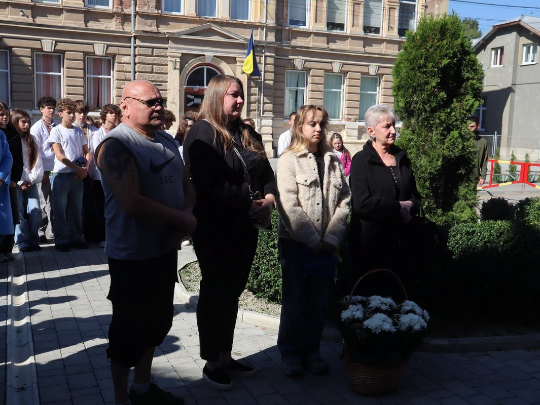 У Коломийському ліцеї №8 відкрили меморіальні дошки та Стіну пам’яті на честь полеглих Героїв 1