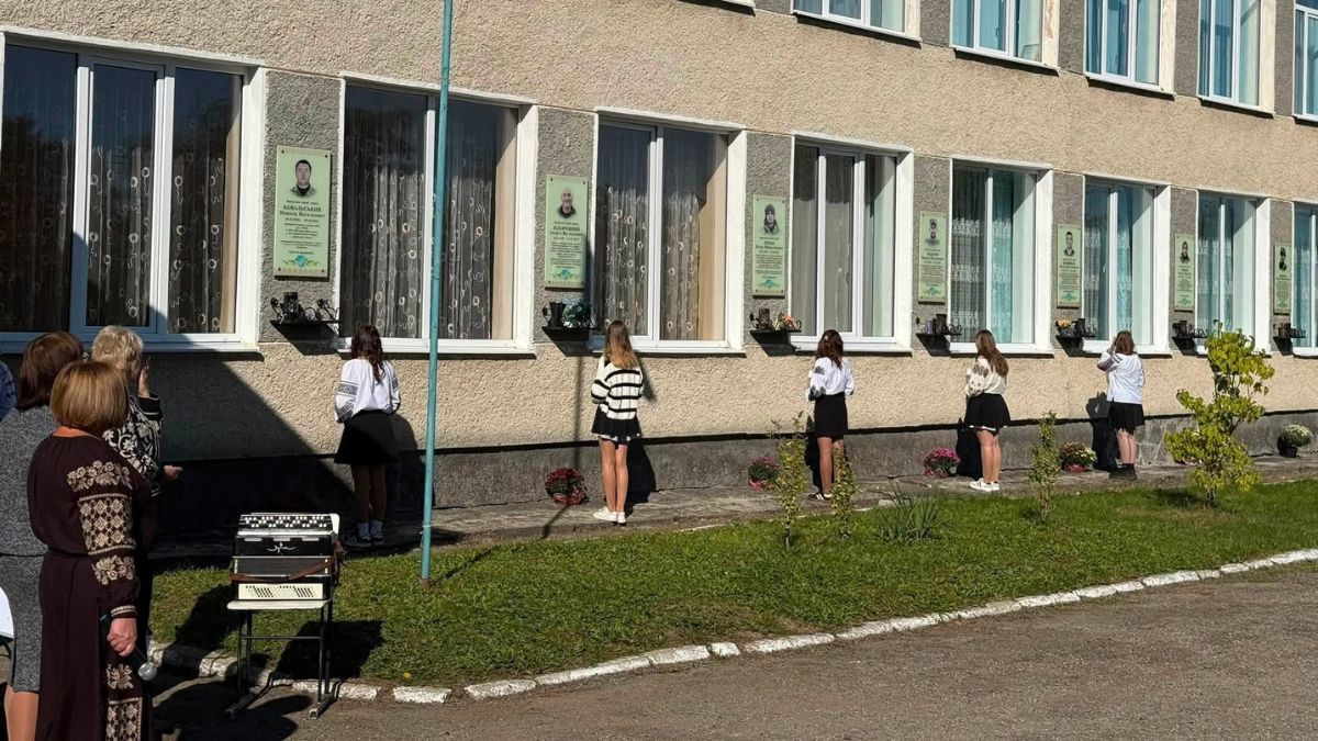 У Воронському ліцеї вшанували пам’ять полеглих захисників України відкриттям меморіальних дошок 5
