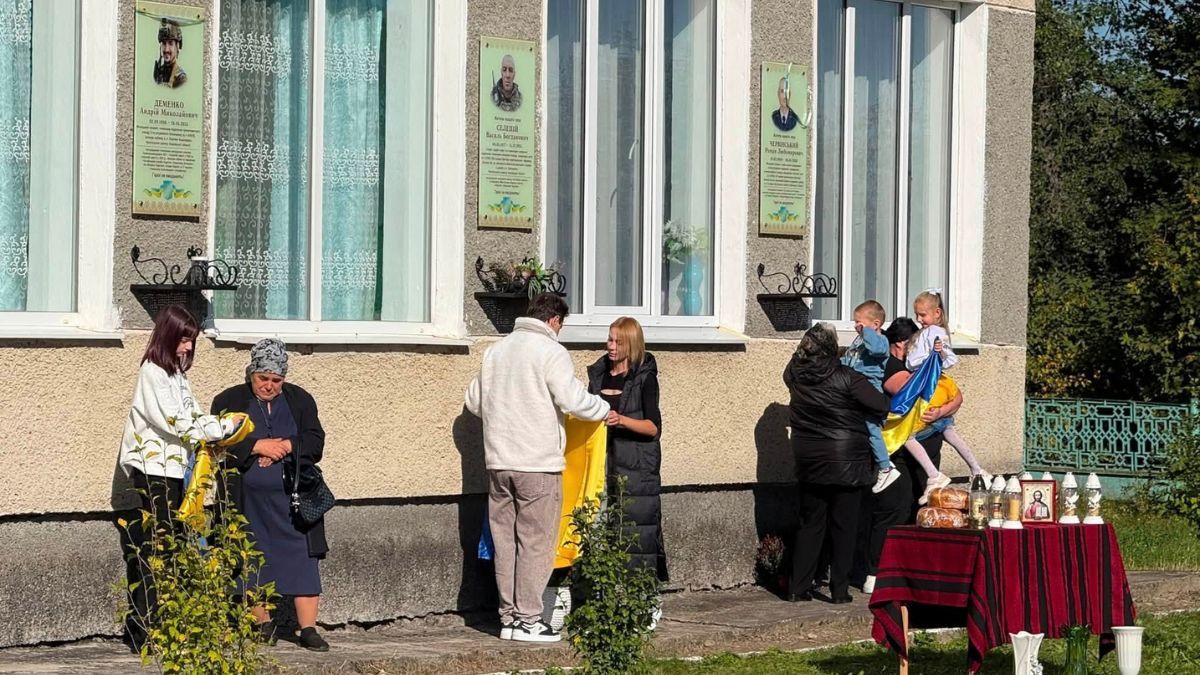 У Воронському ліцеї вшанували пам’ять полеглих захисників України відкриттям меморіальних дошок 4