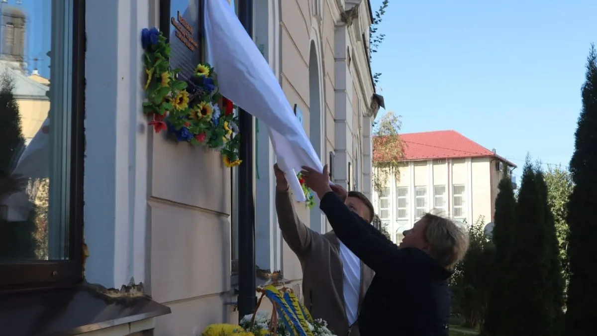 В Коломийському ліцеї №1 відкрили памʼятну дошку Андрію Ілику 4