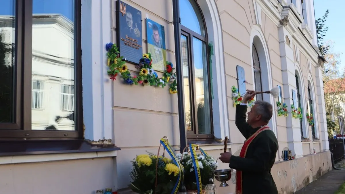В Коломийському ліцеї №1 відкрили памʼятну дошку Андрію Ілику 6