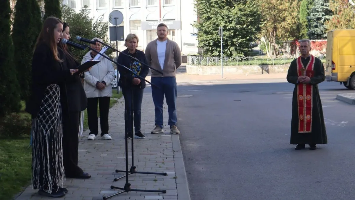 В Коломийському ліцеї №1 відкрили памʼятну дошку Андрію Ілику 3