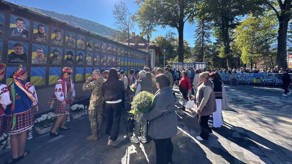 В Яремче відкрили та освятили Меморіальний комплекс Героям України 8