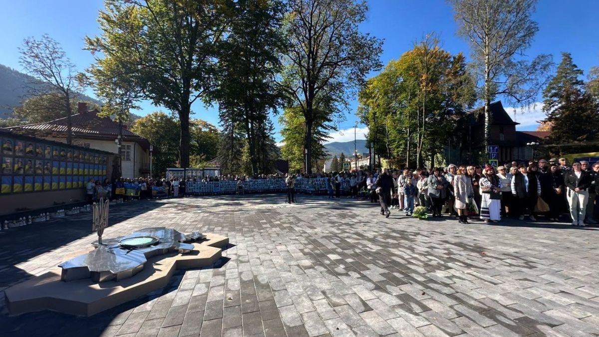В Яремче відкрили та освятили Меморіальний комплекс Героям України 2