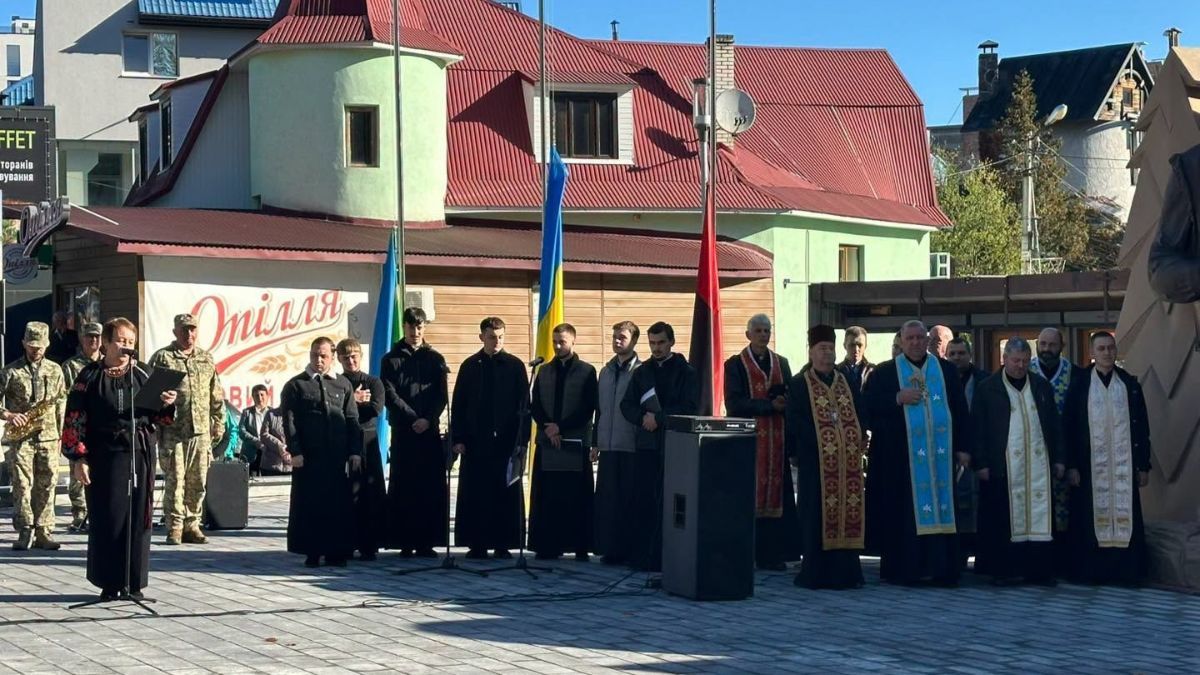 В Яремче відкрили та освятили Меморіальний комплекс Героям України 6