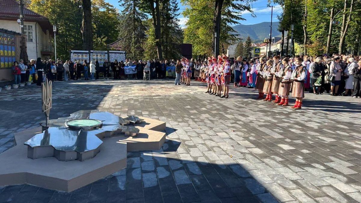 В Яремче відкрили та освятили Меморіальний комплекс Героям України 7