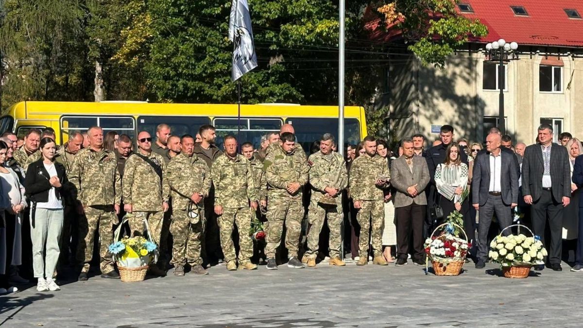 В Яремче відкрили та освятили Меморіальний комплекс Героям України 9