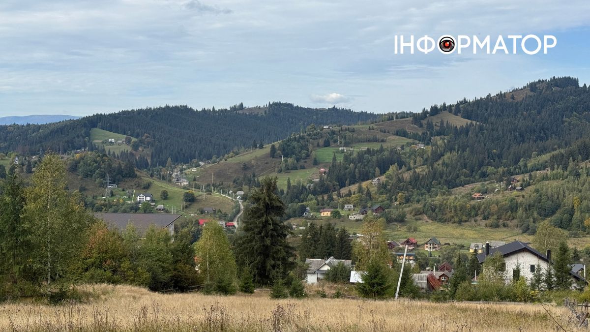 Сонце пече, річка тече: фоторепортаж з Карпат, де ще затрималось літо 3