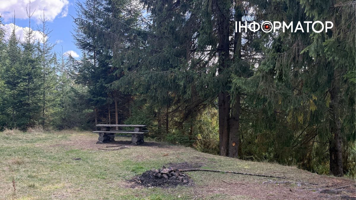 Сонце пече, річка тече: фоторепортаж з Карпат, де ще затрималось літо 11