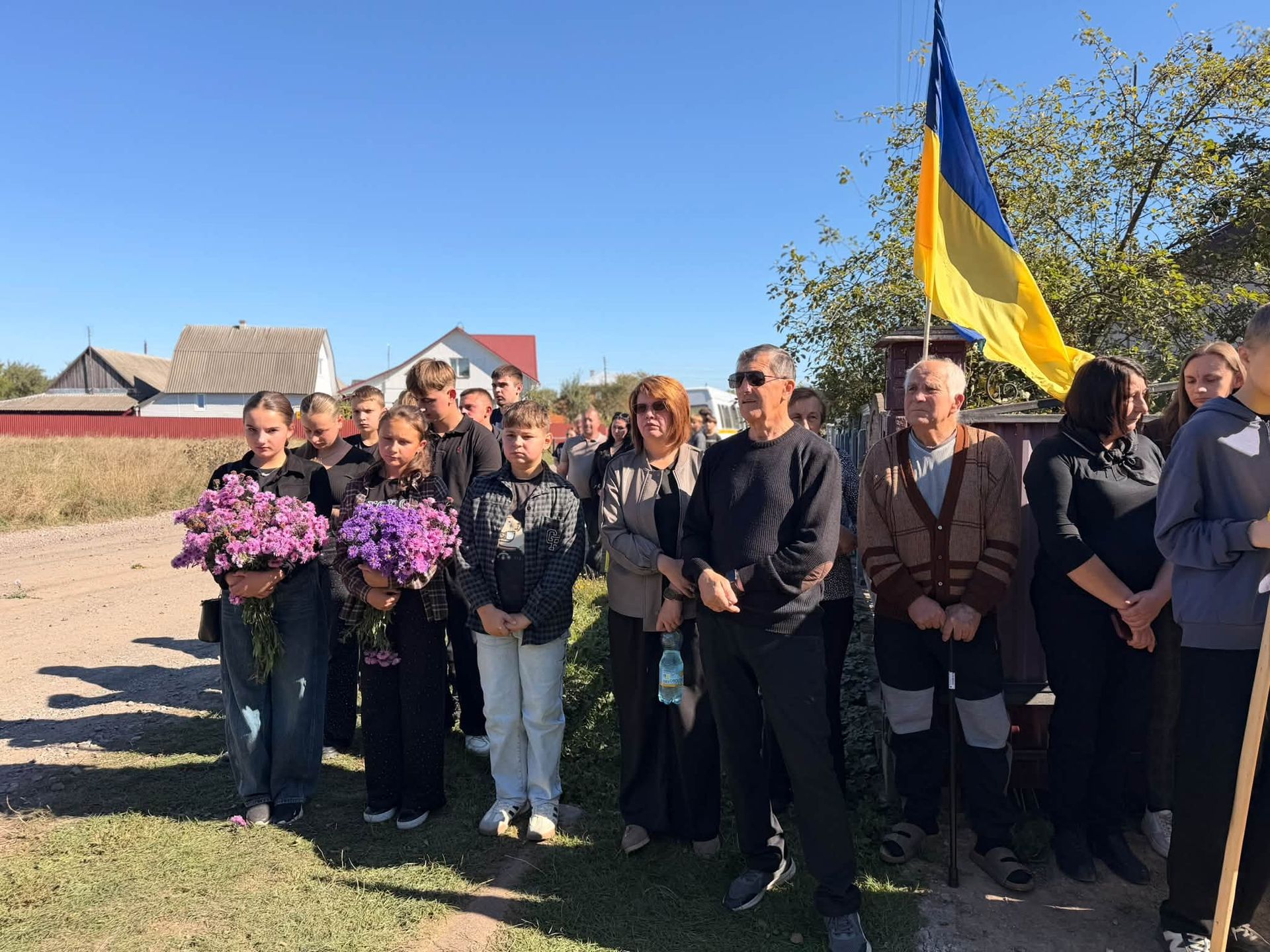 На Надвірнянщині в останню дорогу провели полеглого воїна Андрія Ткача 4