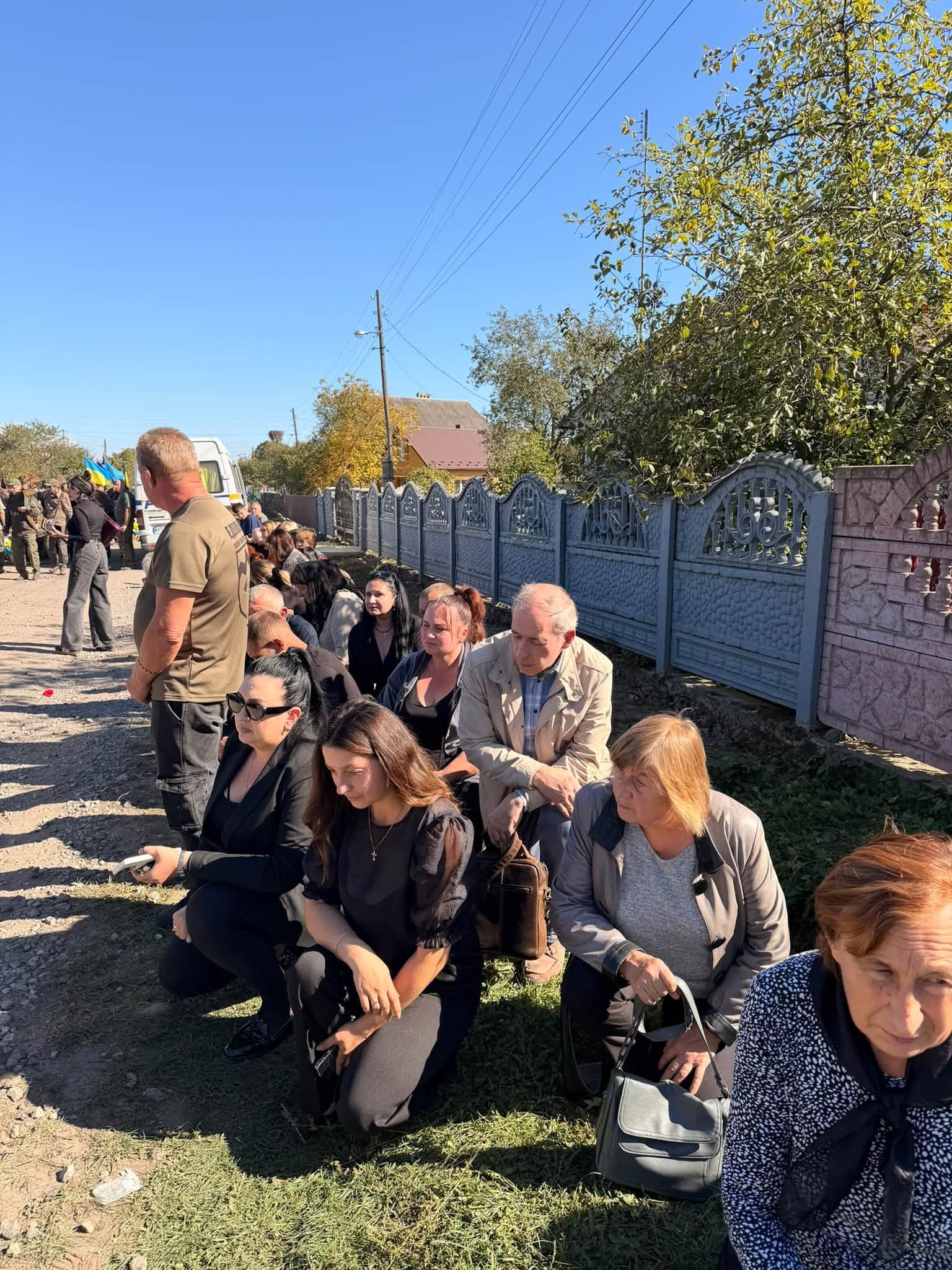 На Надвірнянщині в останню дорогу провели полеглого воїна Андрія Ткача 6