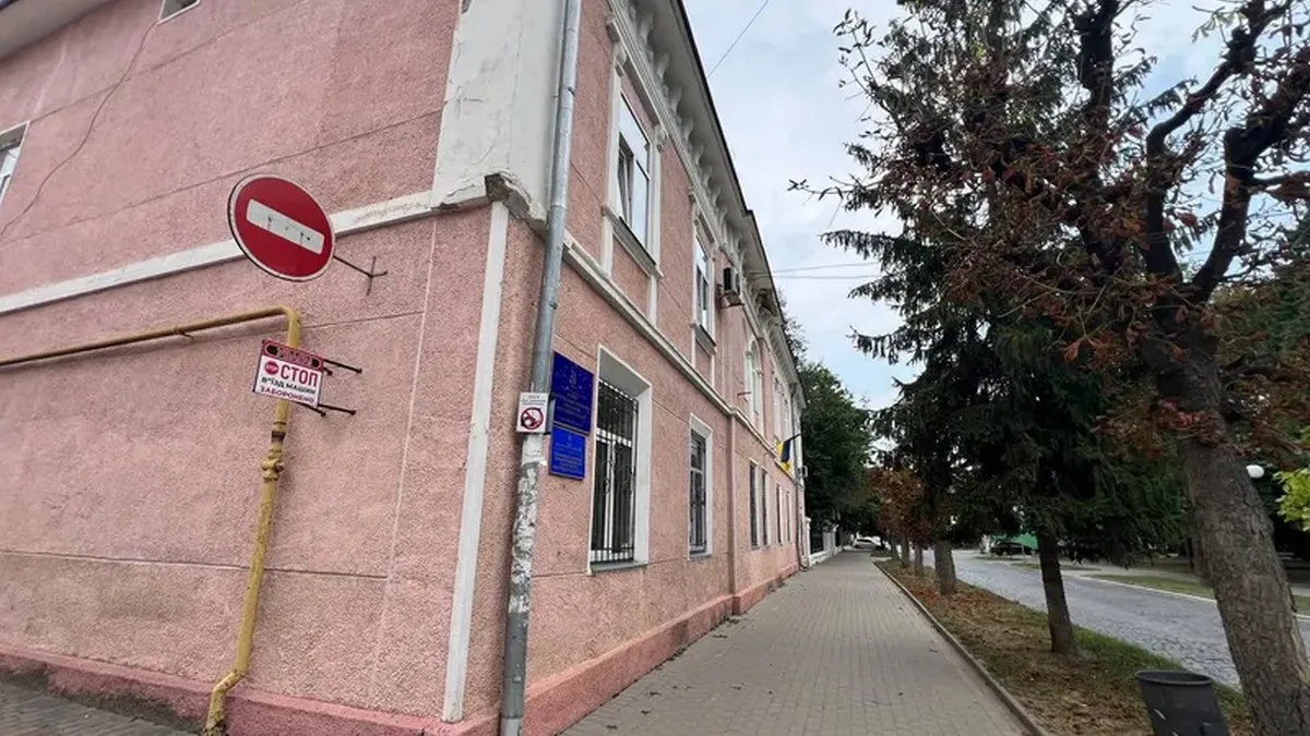 З молотка за мінімум 23 млн грн: приміщення, де в Коломиї розміщується міграційна служба, продають з аукціону 9