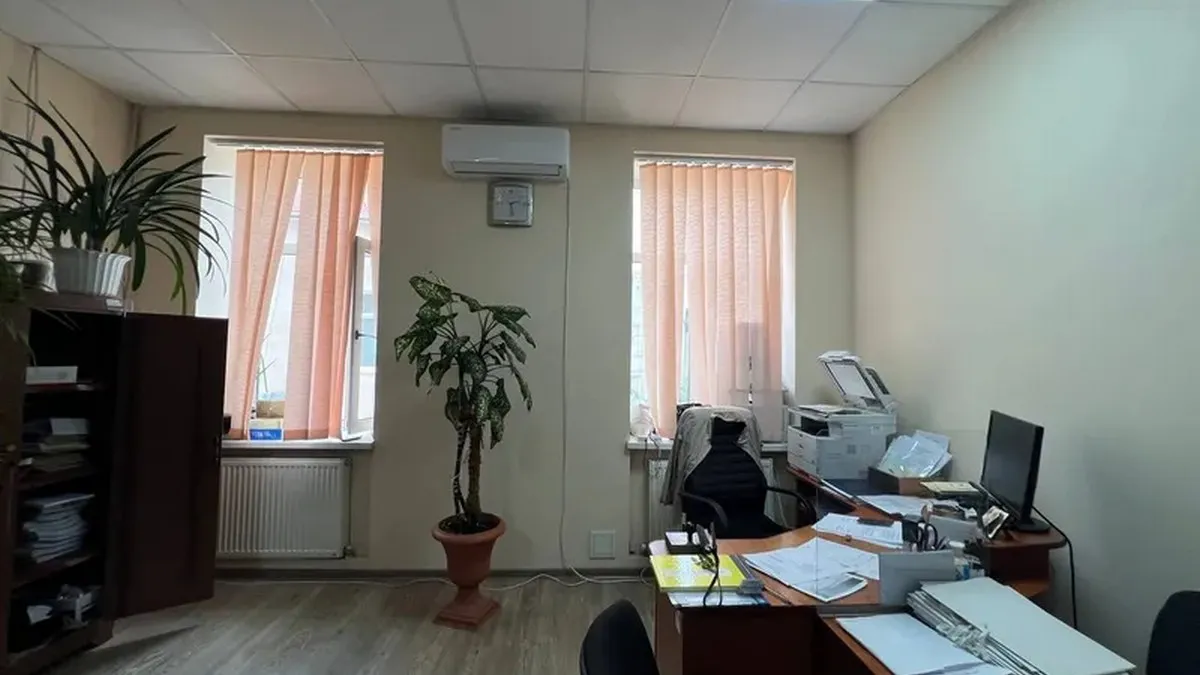 З молотка за мінімум 23 млн грн: приміщення, де в Коломиї розміщується міграційна служба, продають з аукціону 6