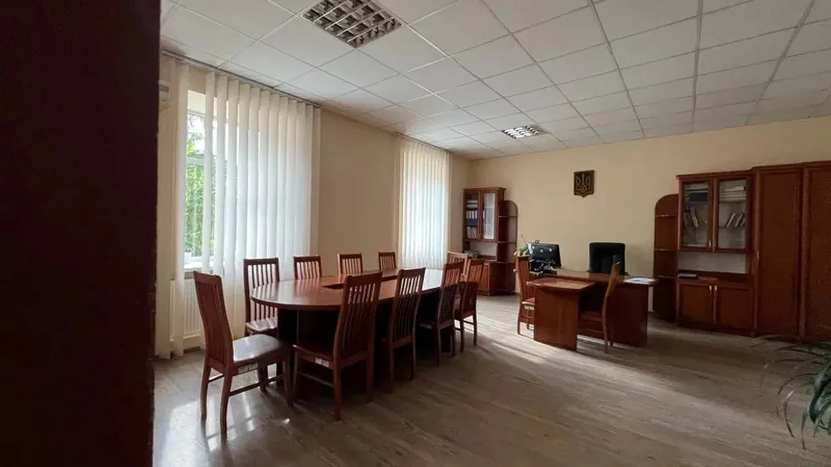 З молотка за мінімум 23 млн грн: приміщення, де в Коломиї розміщується міграційна служба, продають з аукціону 1
