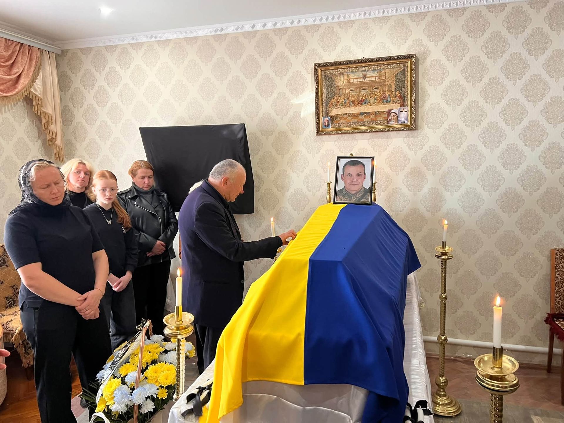 У Городенці провели в останню путь полеглого захисника Василя Романюгу 2