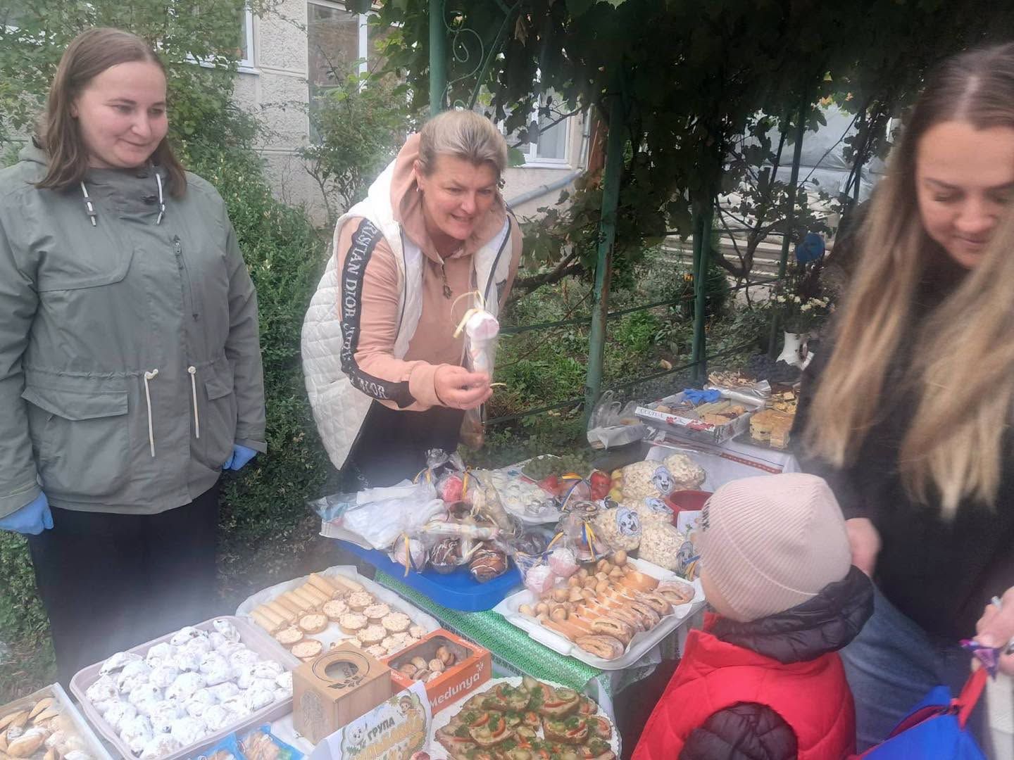 Майже 170 тисяч гривень для ЗСУ: у школах Яремчанської громади провели благодійні ярмарки 6
