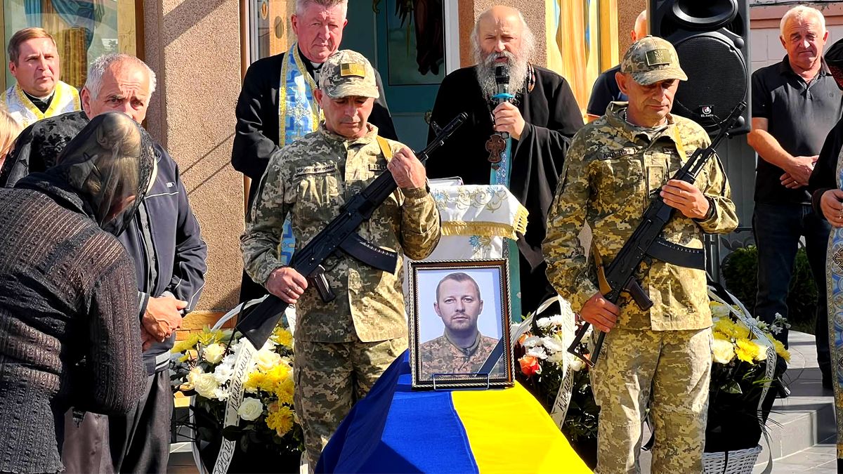 На щиті до Городенківської громади повернувся воїн Бірюков Олексій 3