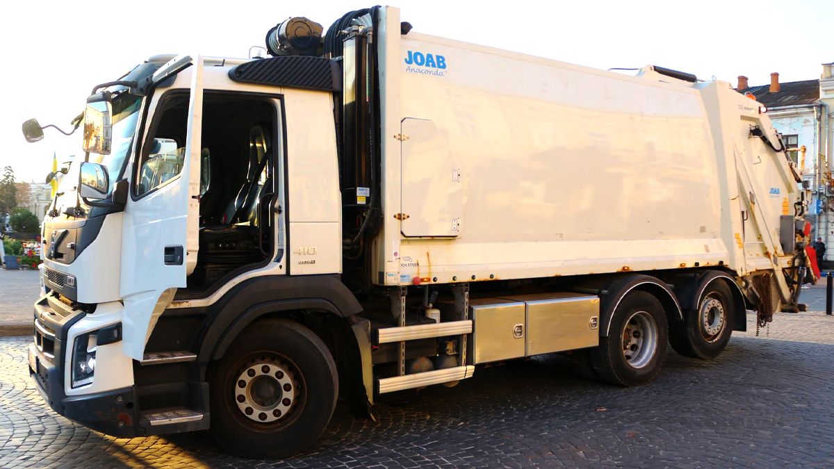 Коломия отримала два сміттєвози від Норвегії 2