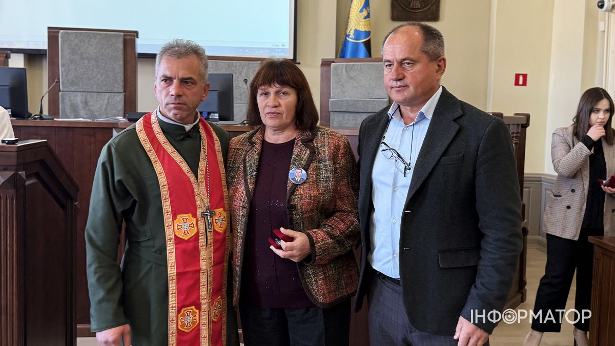 Шана і вдячність за подвиг синів: у Коломиї вдруге вручили особливу відзнаку «Мати Героя». 1