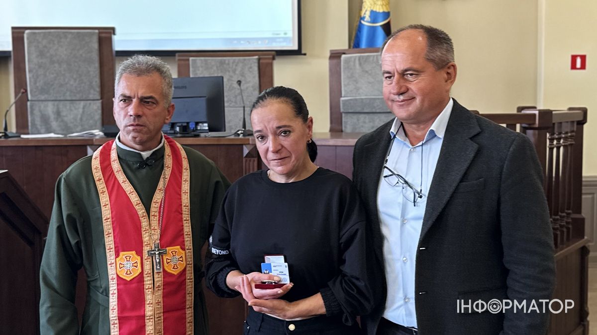 Шана і вдячність за подвиг синів: у Коломиї вдруге вручили особливу відзнаку «Мати Героя». 27