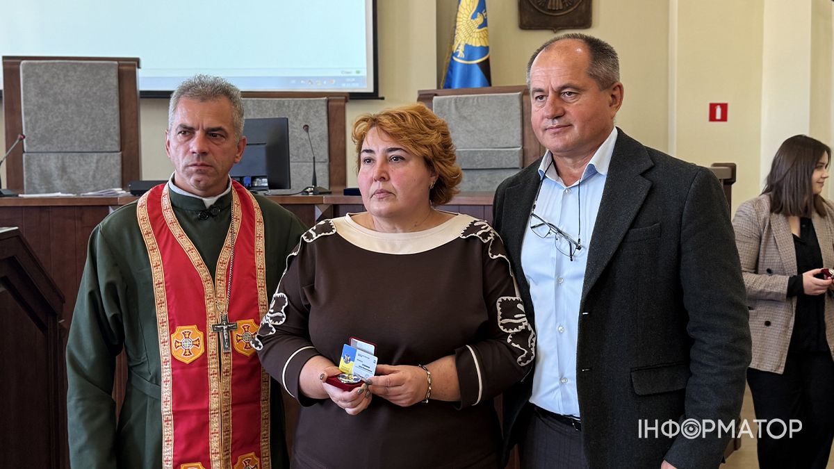 Шана і вдячність за подвиг синів: у Коломиї вдруге вручили особливу відзнаку «Мати Героя». 30