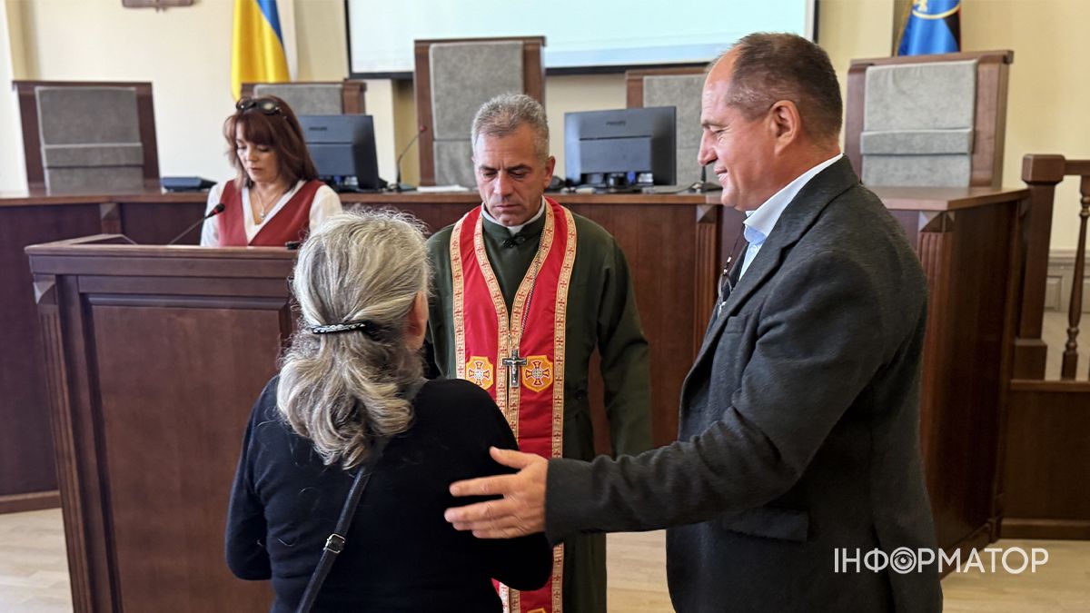 Шана і вдячність за подвиг синів: у Коломиї вдруге вручили особливу відзнаку «Мати Героя». 18