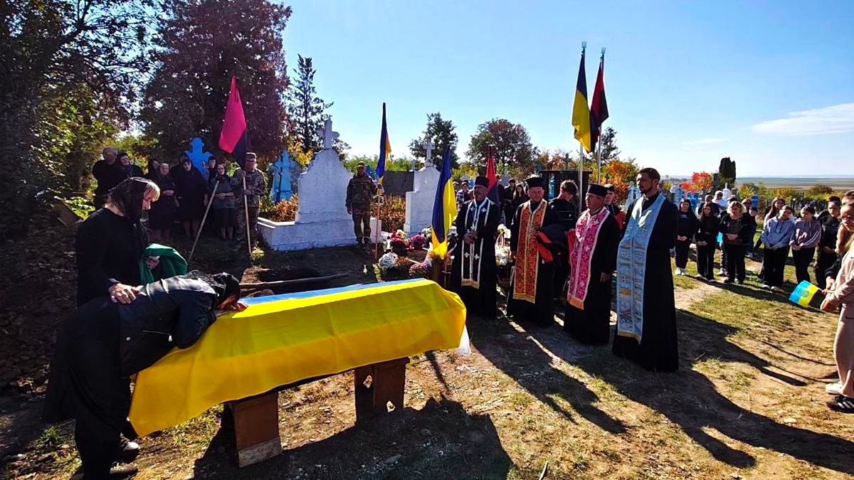 В останню путь на Городенківщині провели Олексія Бірюкова 8