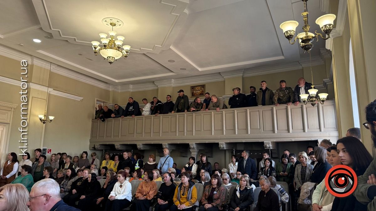 Мер з короною і образа ветерана: як у ратущі сперечелися щодо звільнення Віталія Гурника 1