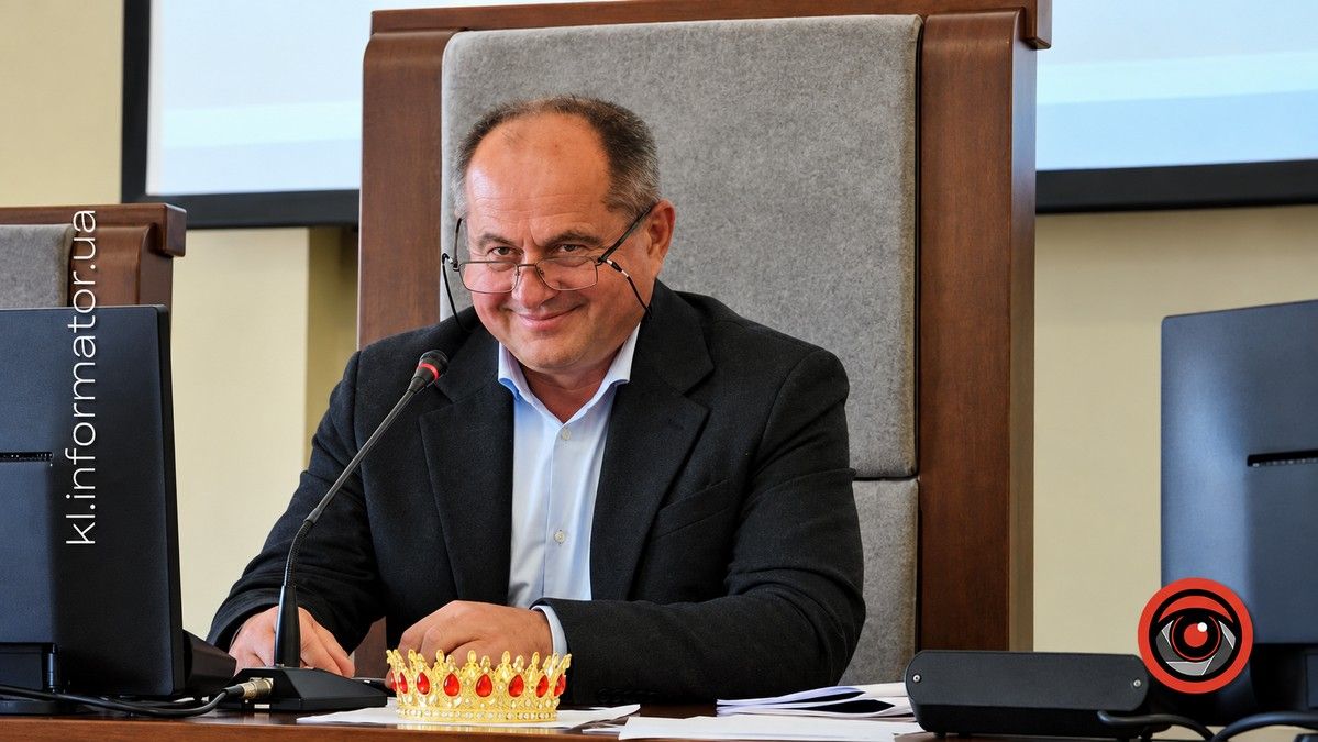 Мер з короною і зневага ветерана: як у ратуші сперечалися щодо звільнення Віталія Гурника
