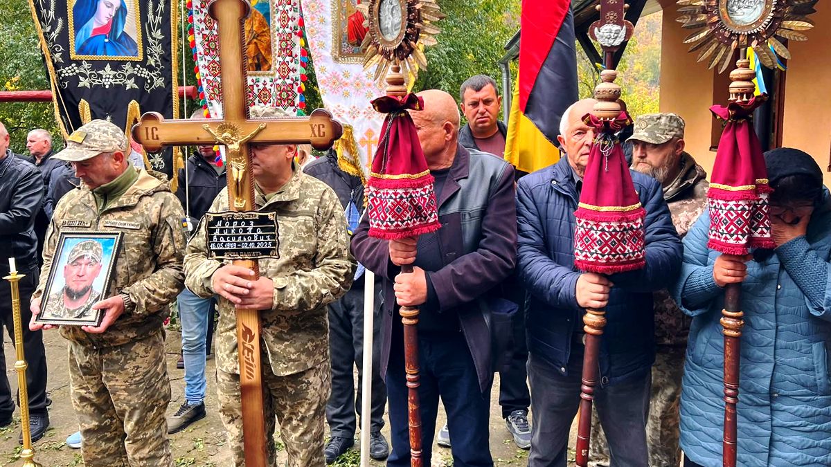 Городенківщина провела в останню дорогу воїна Миколу Мороза 3