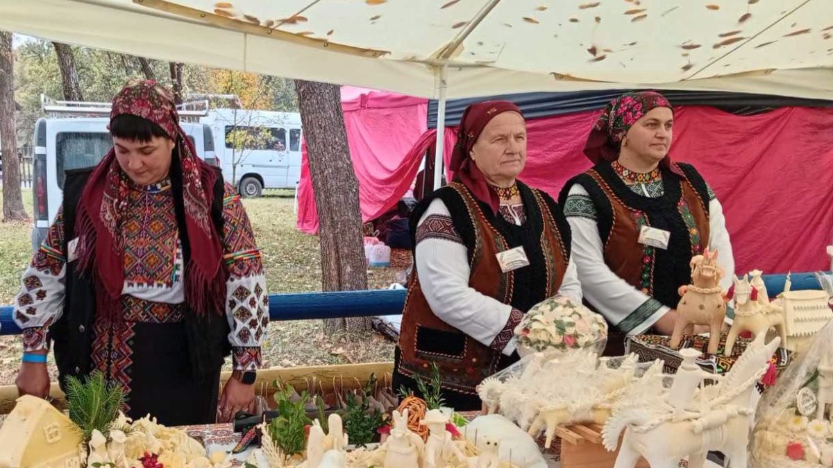 «Фестини сирного коника»