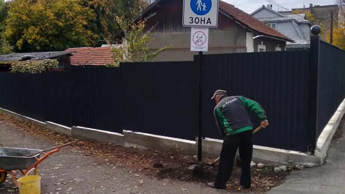 Пішохідній зоні бути: на озері ім.Руфа встановлюють дорожні знаки 1