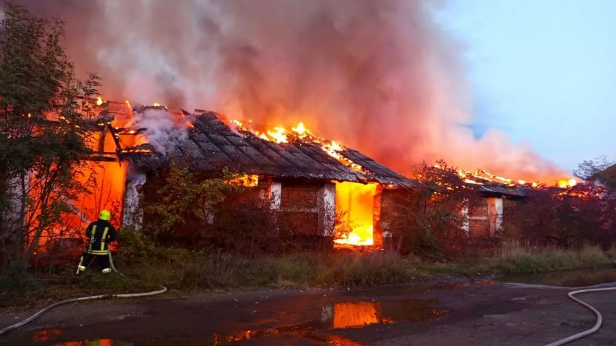 На Коломийщині вщент згоріло складське приміщення