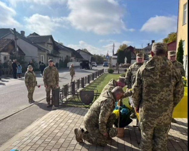 На вічний спочинок повернувся захисник з Коломийщини Дмитро Дмитрюк 2