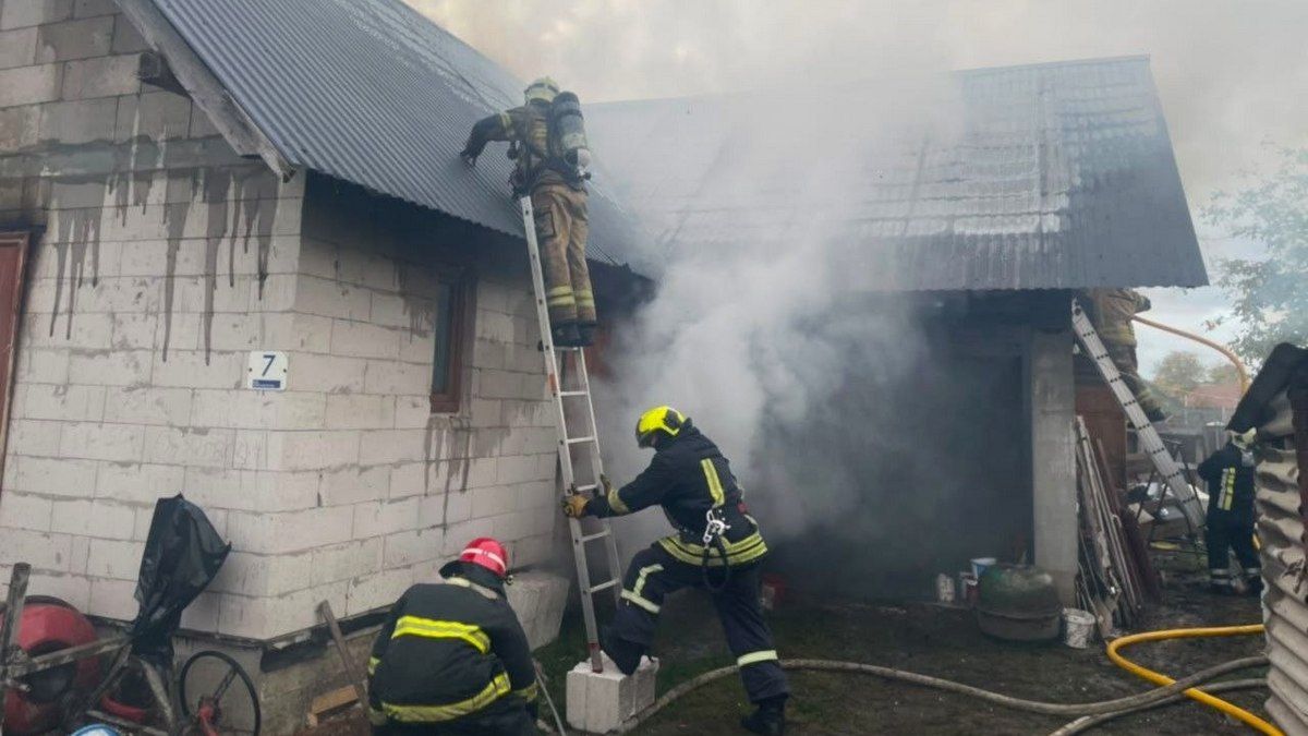 Пожежа спалахнула у селі на Коломийщині - горів гараж