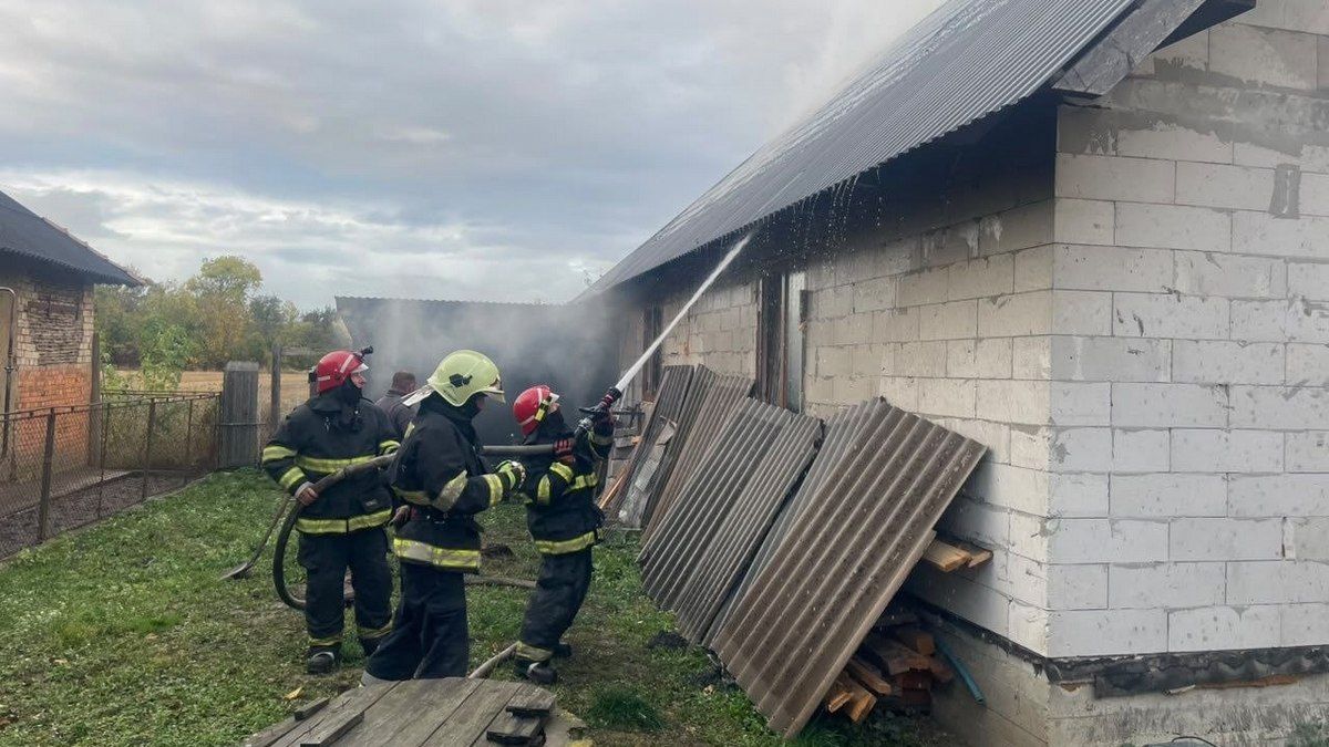Пожежа спалахнула у селі на Коломийщині - горів гараж 1