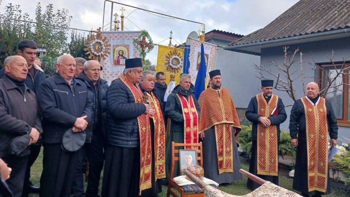 У Хом’яківці попрощалися із захисником Дмитром Дмитрюком 4