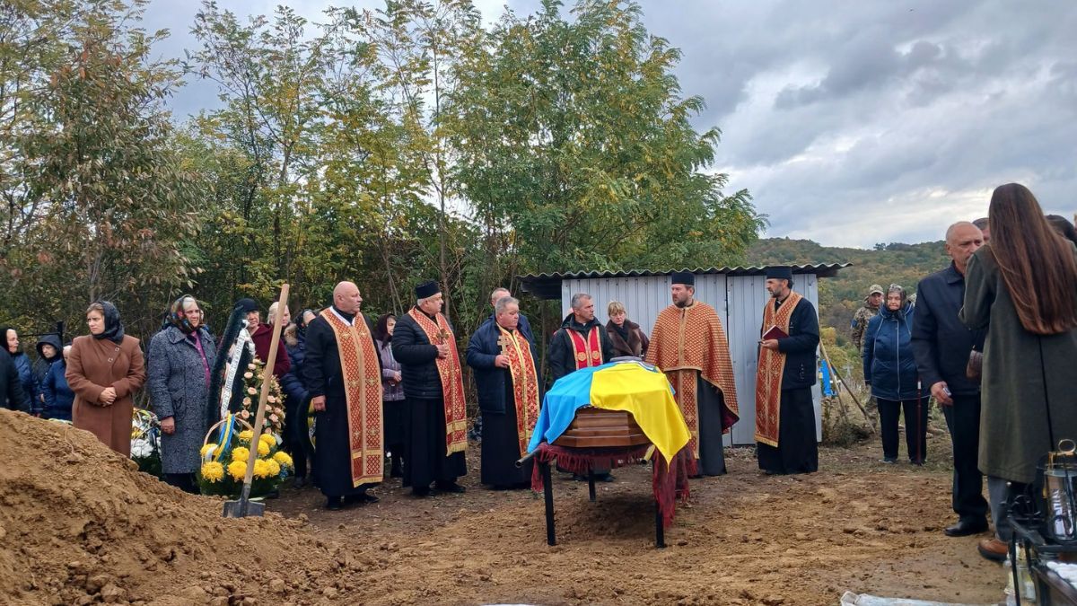 У Хом’яківці попрощалися із захисником Дмитром Дмитрюком 9