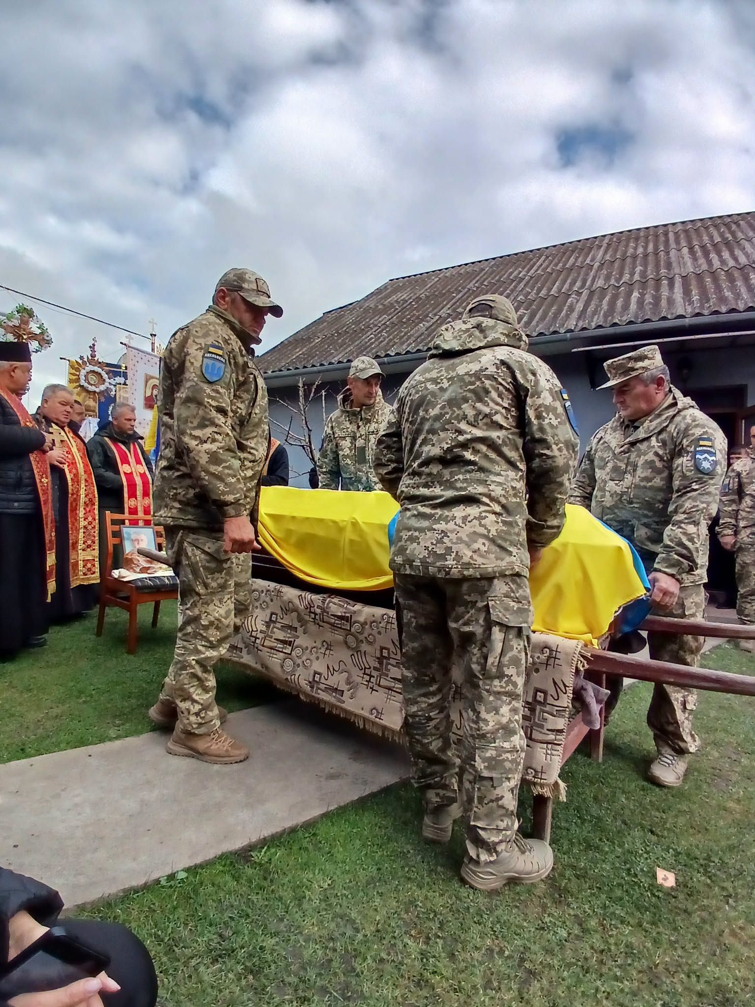 У Хом’яківці попрощалися із захисником Дмитром Дмитрюком 7