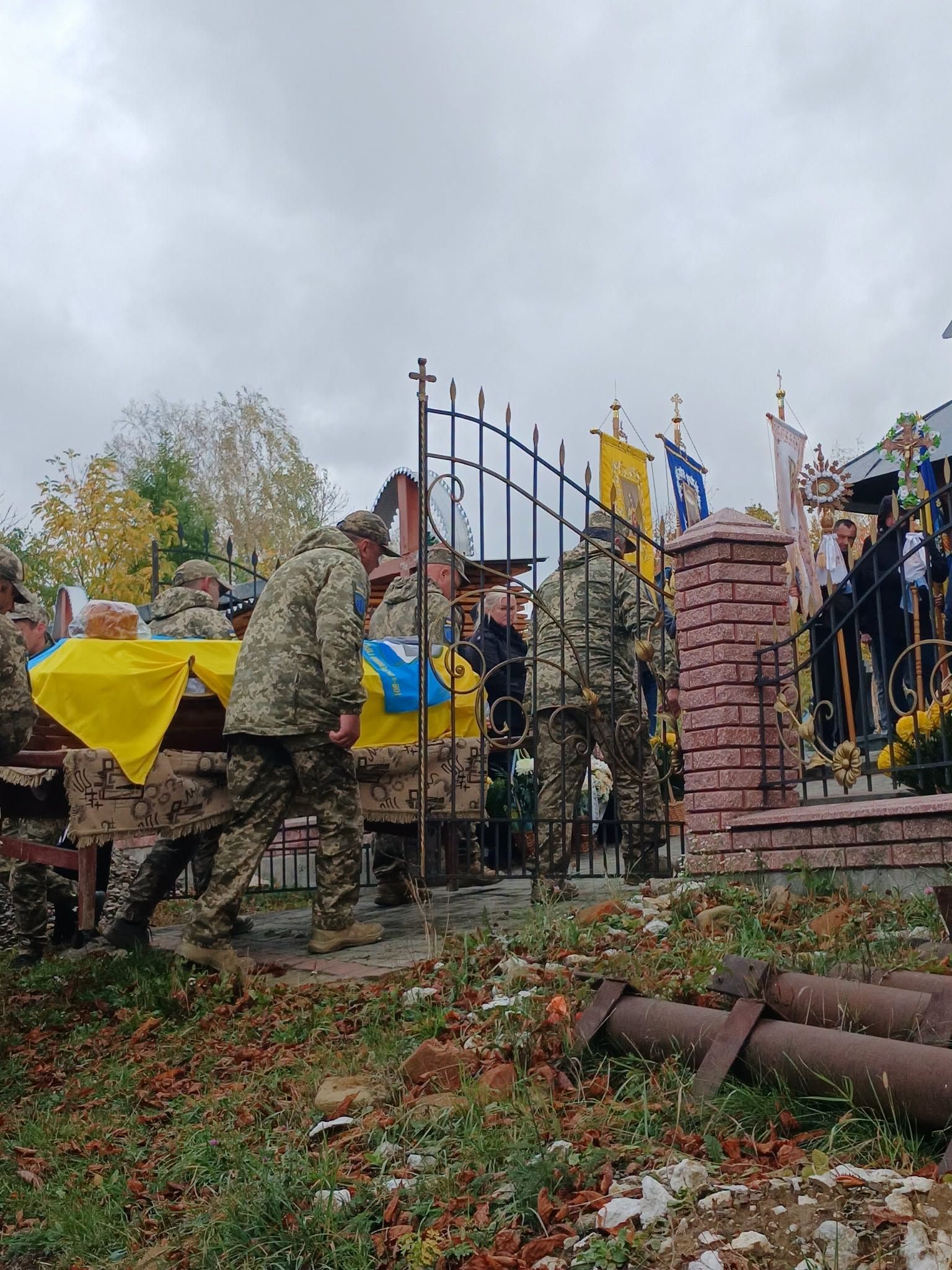 У Хом’яківці попрощалися із захисником Дмитром Дмитрюком 5