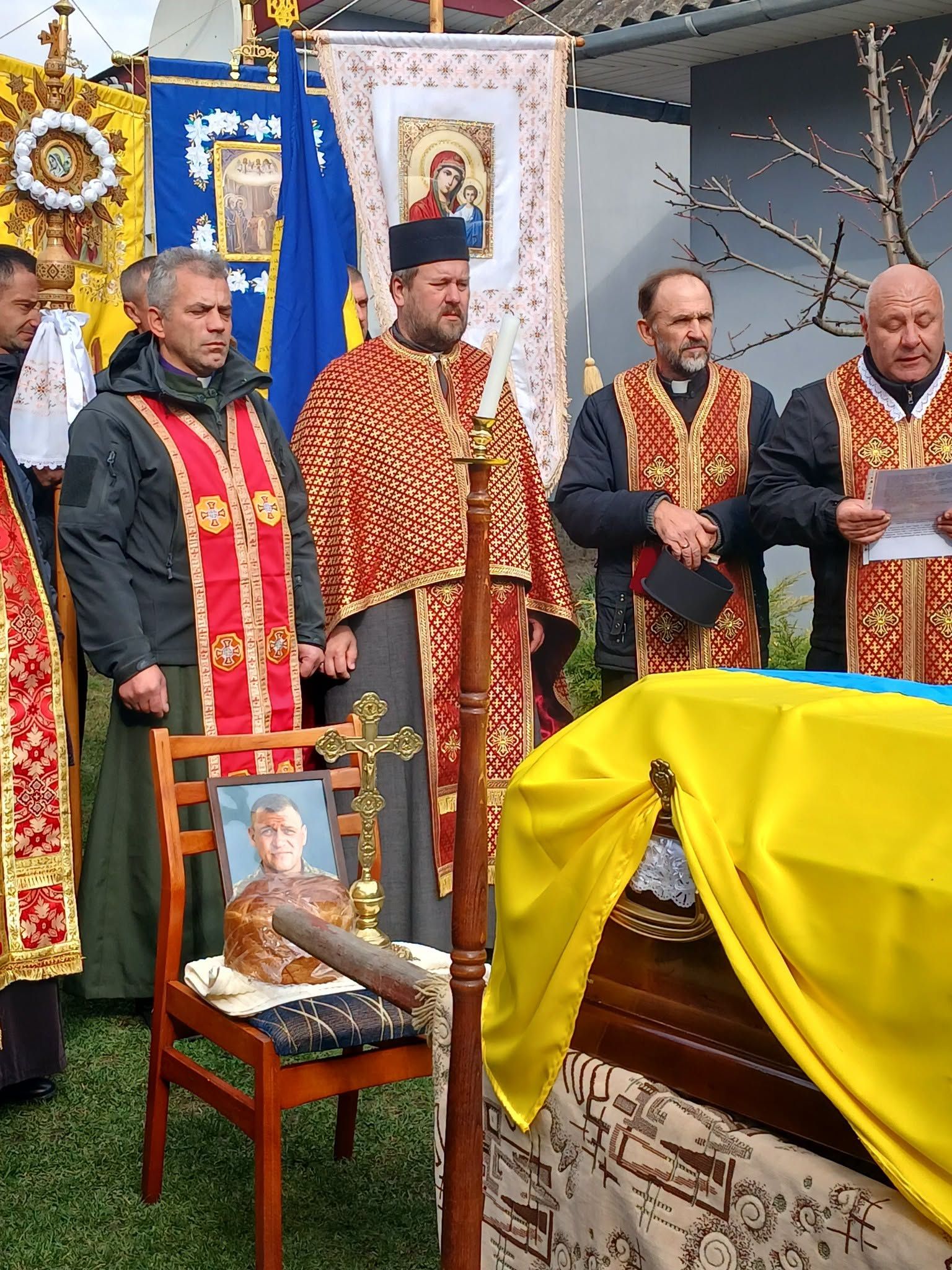 У Хом’яківці попрощалися із захисником Дмитром Дмитрюком 1