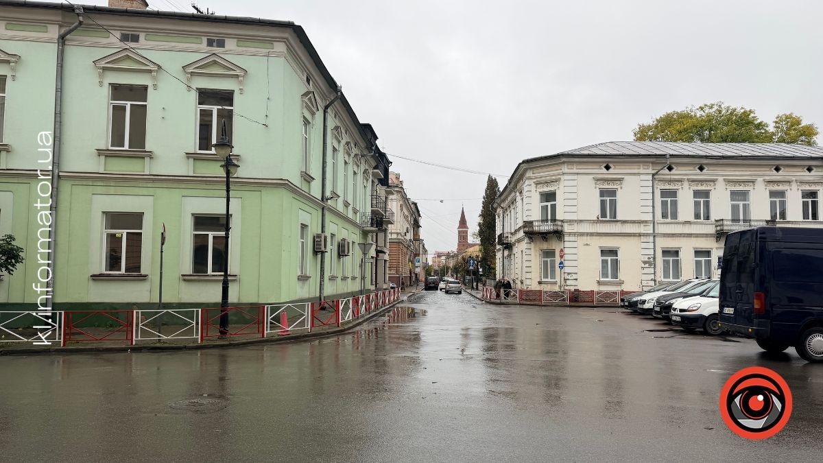 Золоте листя та міські пейзажі: недільний фоторепортаж із Коломиї 12