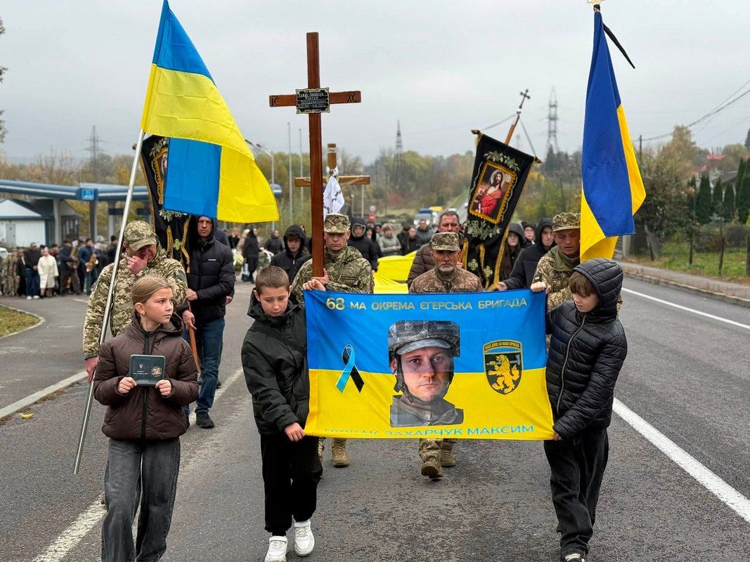 Громада Отинії провела в останню путь воїна Максима Чужака (Захарчука) 1